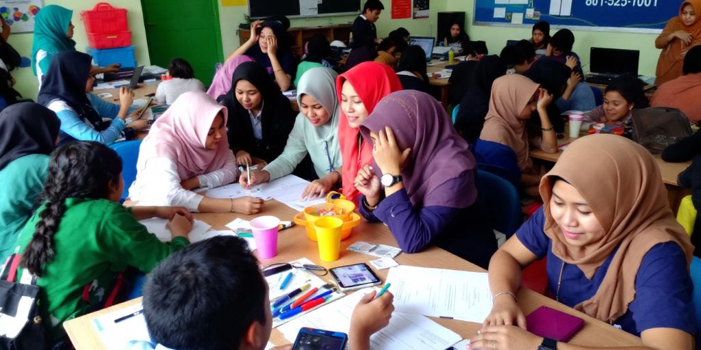 Siswa SMK Negeri 3 Salatiga belajar di kelas digital.